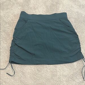 Columbia Green Ruched Pencil Athletic Skort with pockets